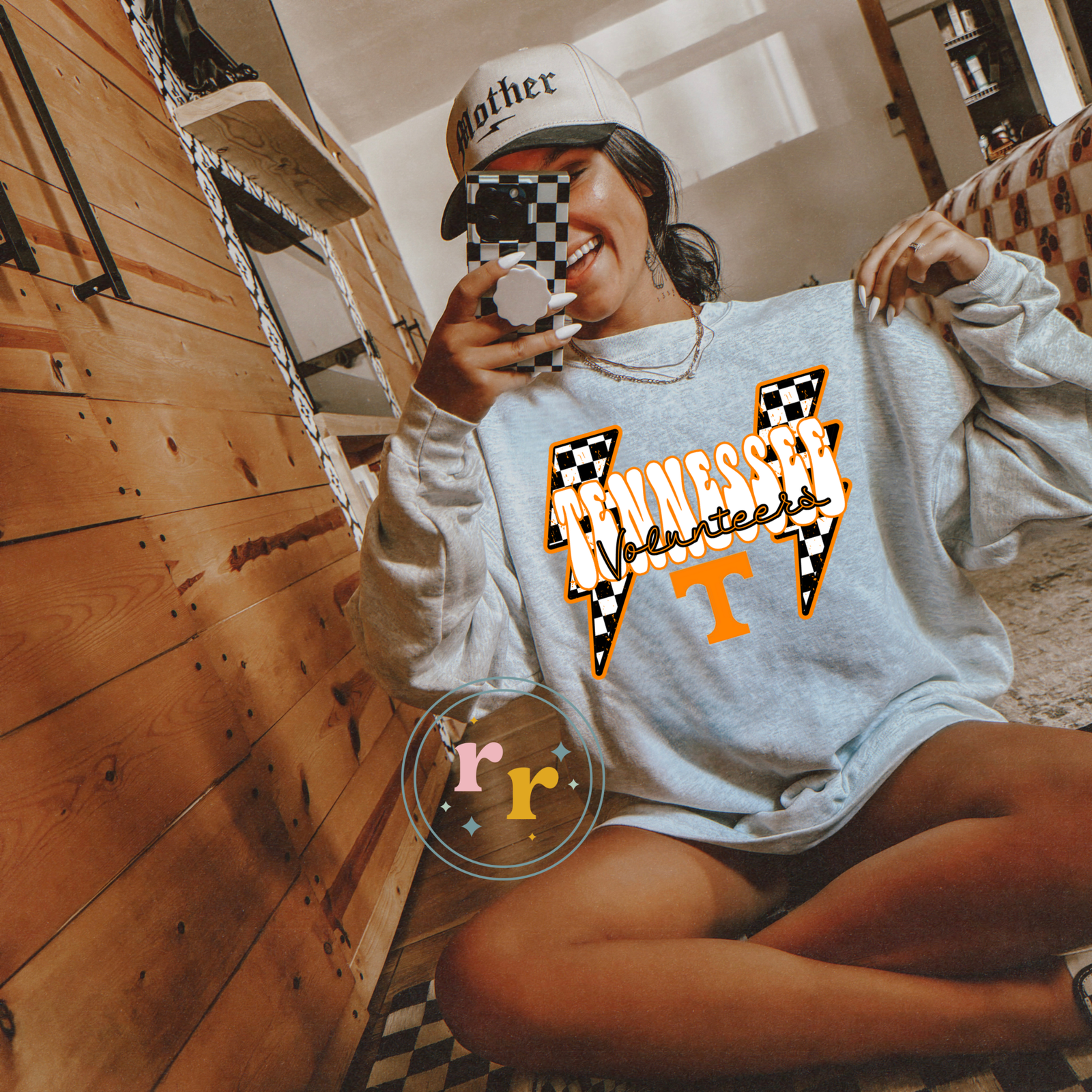 Tennessee Checkered Bolts Graphic Crewneck Sweatshirt