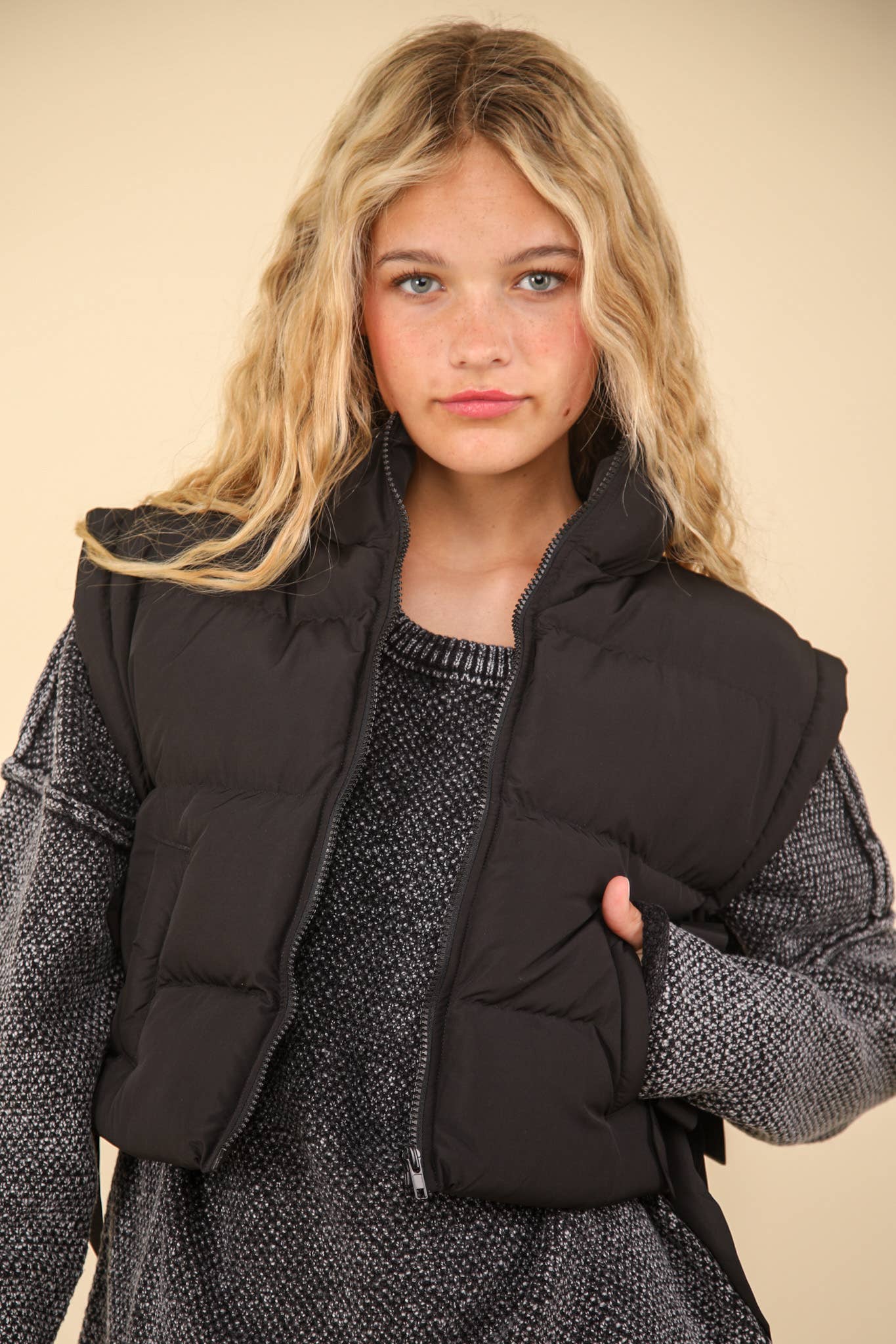 NJ90335-Side Bow Tie Front Zipper Crop Puffer Vest